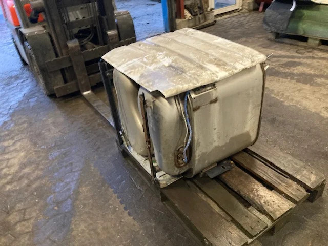 MAN 81.15103-6131 – MAN silencer - Impianto di scarico per Camion: foto 4 MAN 81.15103-6131 – MAN silencer - Impianto di scarico per Camion: foto 4