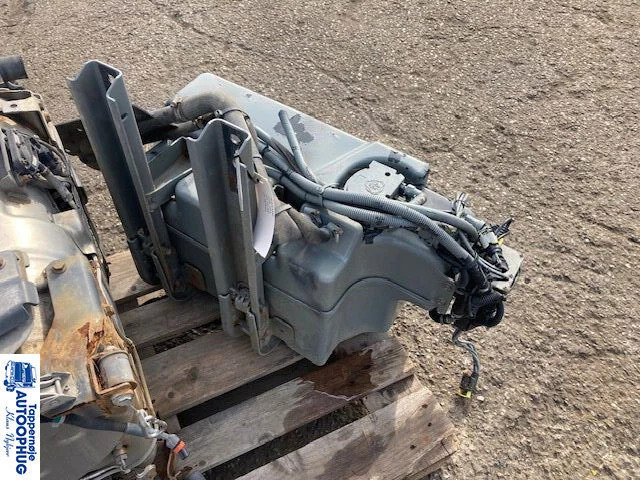 Scania adblue tank – reductant tank Scania 2196094 - Serbatoio per AdBlue per Camion: foto 2 Scania adblue tank – reductant tank Scania 2196094 - Serbatoio per AdBlue per Camion: foto 2
