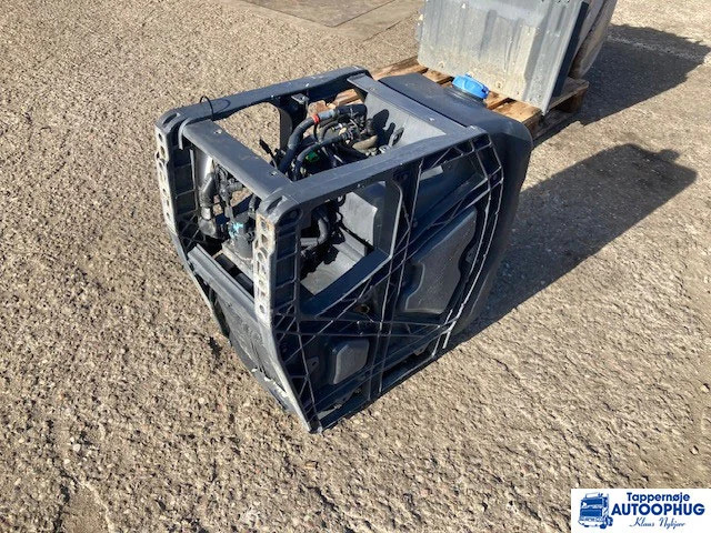 Volvo Adblue tank 21645367 – 23251720 - Serbatoio per AdBlue per Camion: foto 4 Volvo Adblue tank 21645367 – 23251720 - Serbatoio per AdBlue per Camion: foto 4