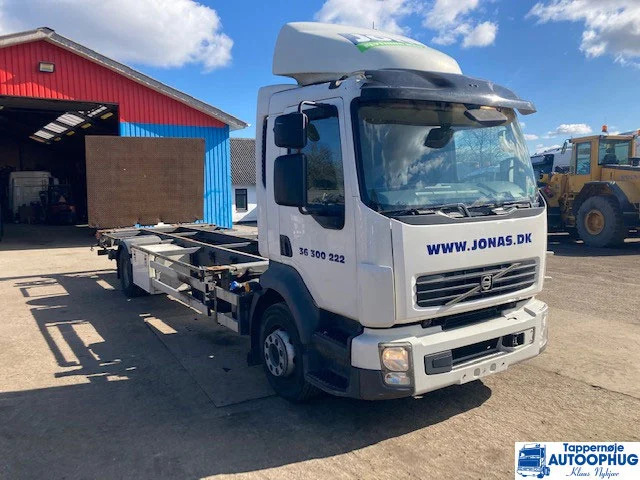 Volvo FL240 euro5 - Autocarro con pianale/ Cassone fisso: foto 2 Volvo FL240 euro5 - Autocarro con pianale/ Cassone fisso: foto 2