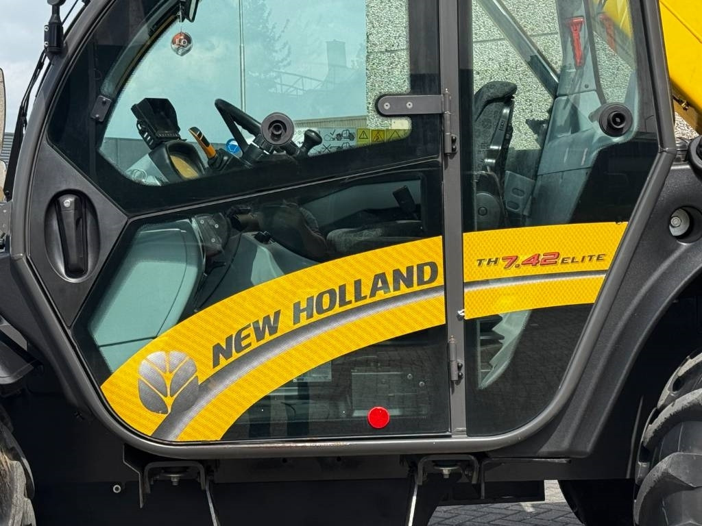 New Holland TH7.42, airco, 1951 hours! - Sollevatore telescopico: foto 4 New Holland TH7.42, airco, 1951 hours! - Sollevatore telescopico: foto 4
