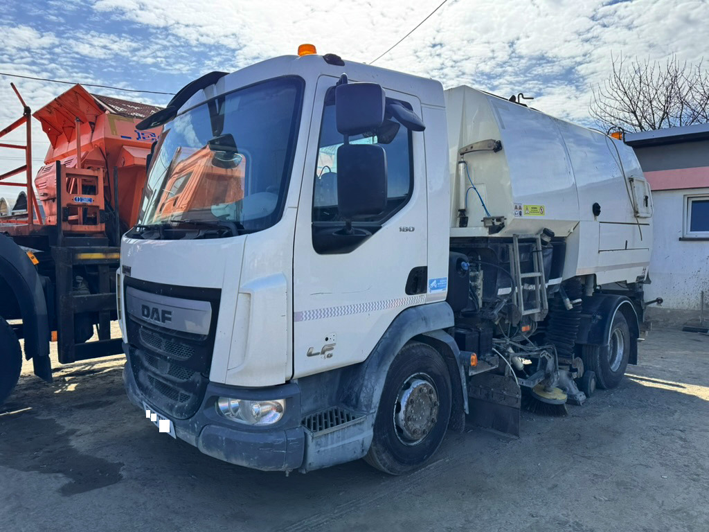 Spazzatrice stradale DAF LF180: foto 6