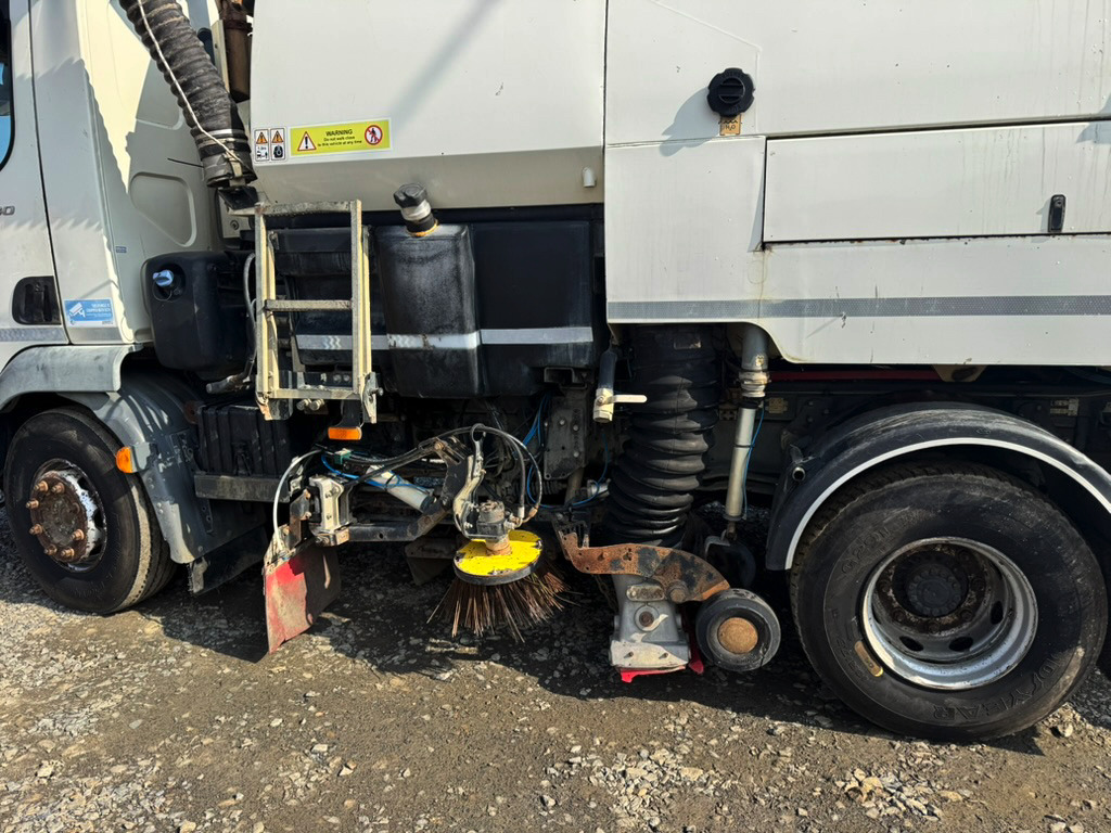 Spazzatrice stradale DAF LF180: foto 15