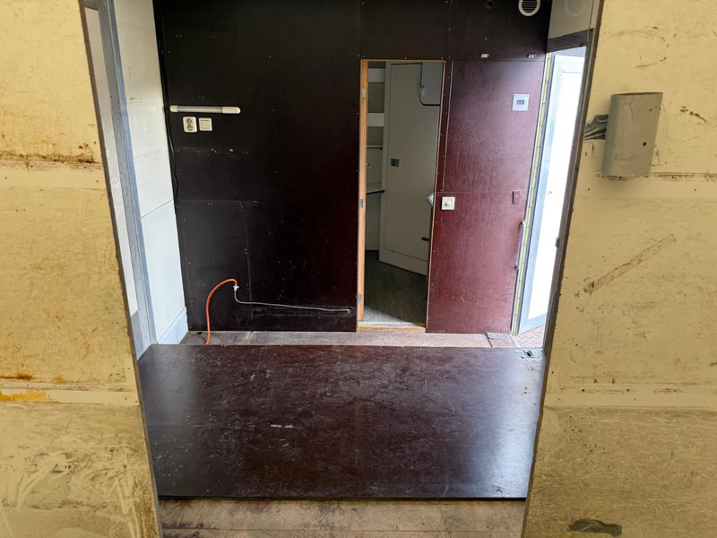 Volvo FL 12.240 STAND Airco 2x bed Douche Heater - Autocarro furgonato: foto 4 Volvo FL 12.240 STAND Airco 2x bed Douche Heater - Autocarro furgonato: foto 4