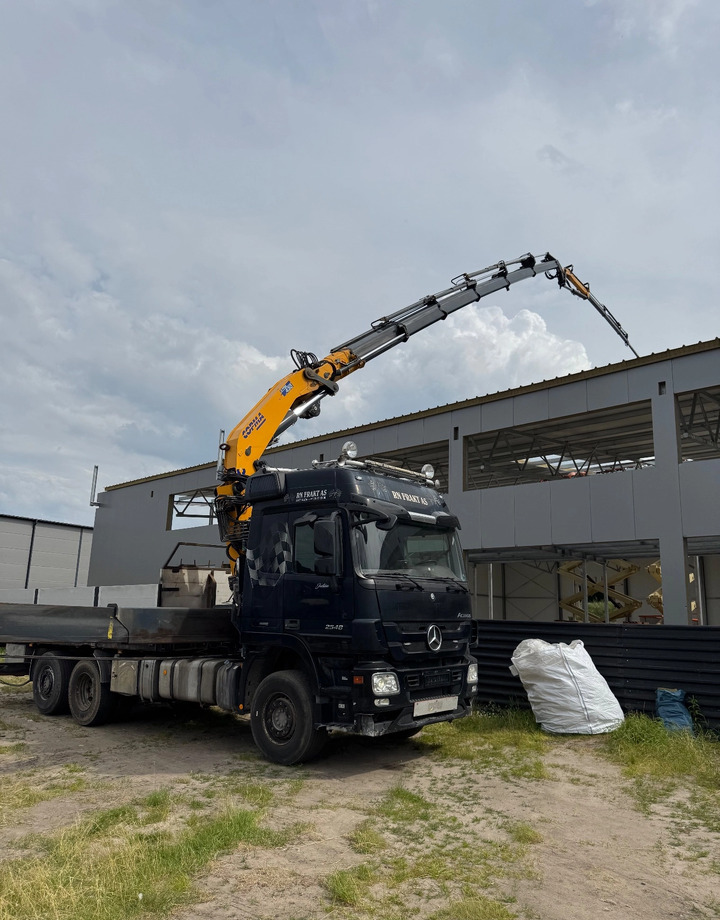 MERCEDES-BENZ ACTROS 2648 HDS 44TON /M 28 METRÓW R/C - Camion con gru: foto 1 MERCEDES-BENZ ACTROS 2648 HDS 44TON /M 28 METRÓW R/C - Camion con gru: foto 1