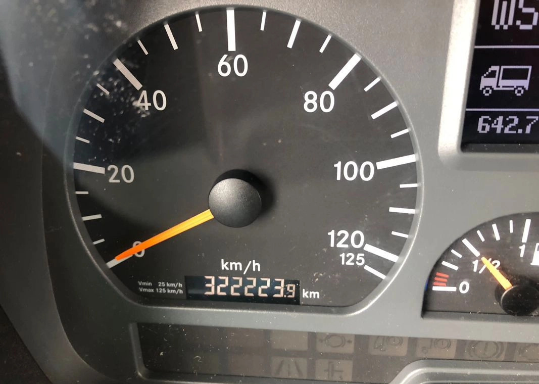 MERCEDES-BENZ AXOR PRZEBIEG TYLKO 322000 KM!!!! - Autocarro cella isotermica: foto 2 MERCEDES-BENZ AXOR PRZEBIEG TYLKO 322000 KM!!!! - Autocarro cella isotermica: foto 2