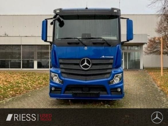 Mercedes-Benz Actros 2551 L 6x2 ACC AHK AUT DynLicht LM Navi - Autocarro con pianale/ Cassone fisso: foto 2 Mercedes-Benz Actros 2551 L 6x2 ACC AHK AUT DynLicht LM Navi - Autocarro con pianale/ Cassone fisso: foto 2