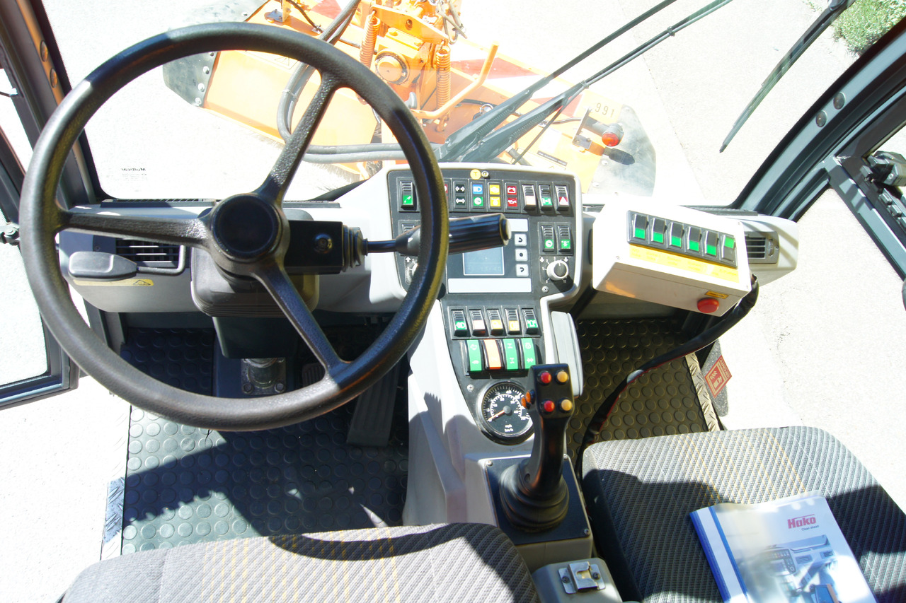 Spazzatrice stradale MULTICAR TREMO X56 Carrier CS/4x4/Euro 5/Besen/Wasserfass: foto 9