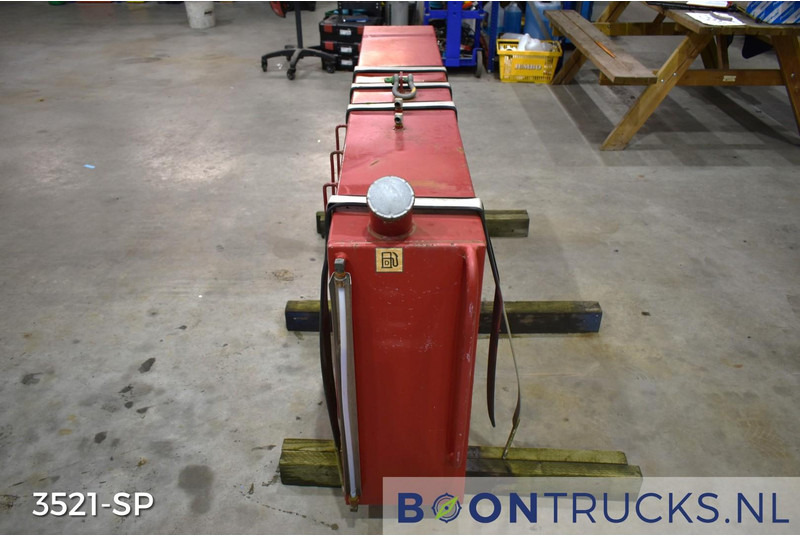 Onbekend BRANDSTOFTANK | L 30 x W 183 x H 77 cm * ca 400 L - Serbatoio carburante: foto 3 Onbekend BRANDSTOFTANK | L 30 x W 183 x H 77 cm * ca 400 L - Serbatoio carburante: foto 3