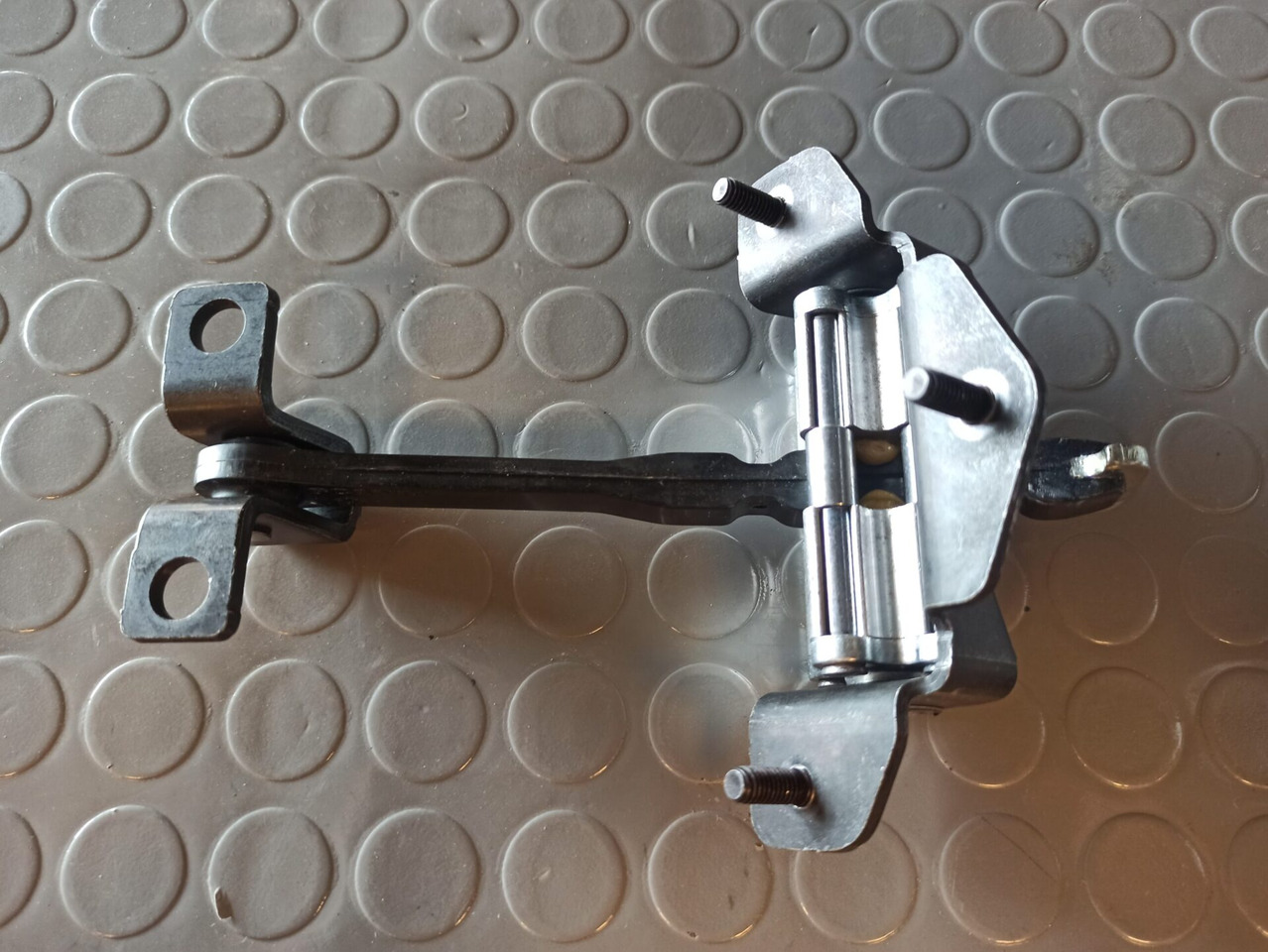 SCANIA DOOR STOP - 1930649 - Porta e ricambi per Camion: foto 1 SCANIA DOOR STOP - 1930649 - Porta e ricambi per Camion: foto 1