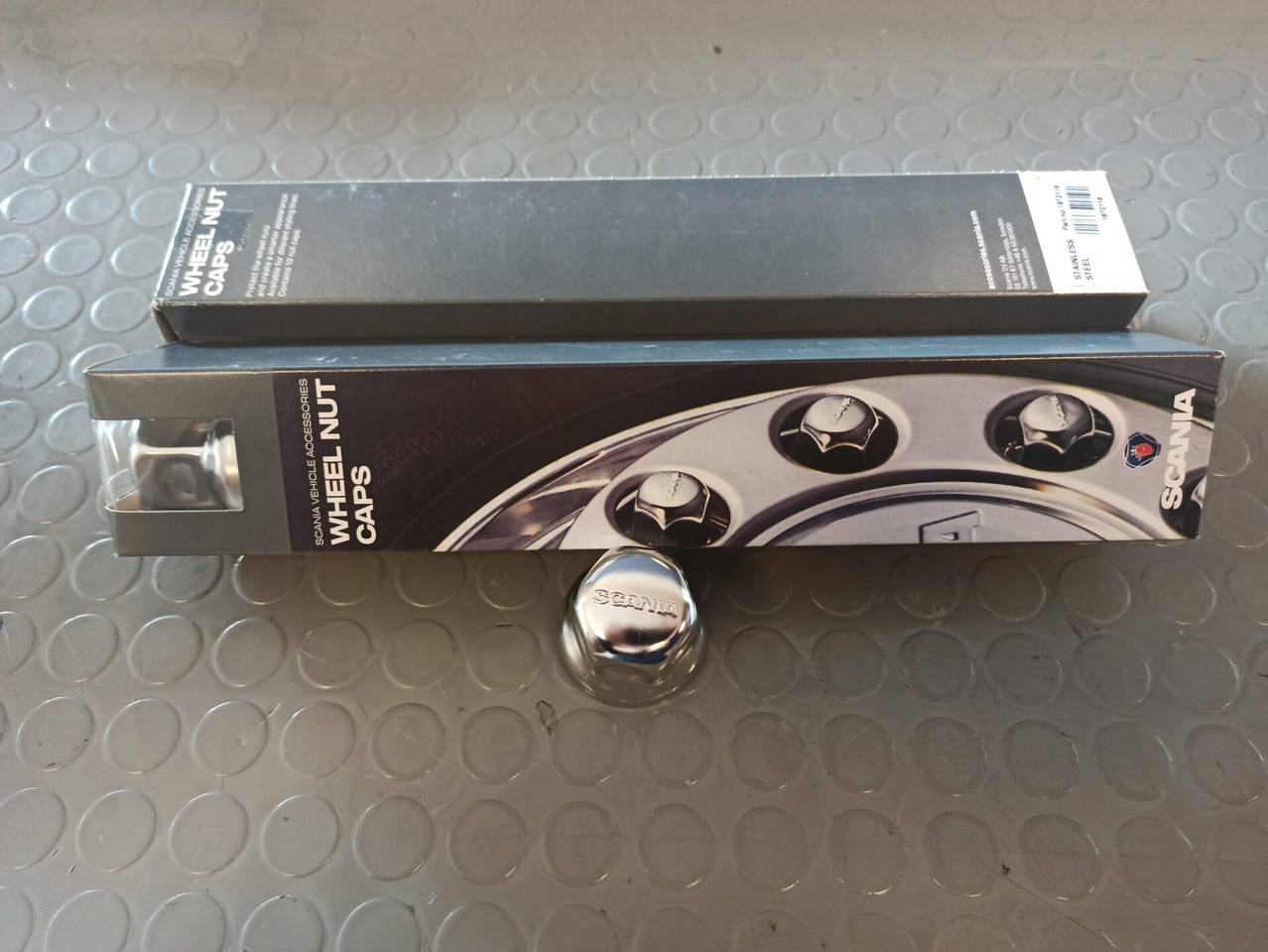 SCANIA WHEEL NUT CAPS - 1872116 - Assali e ricambi per Camion: foto 1 SCANIA WHEEL NUT CAPS - 1872116 - Assali e ricambi per Camion: foto 1