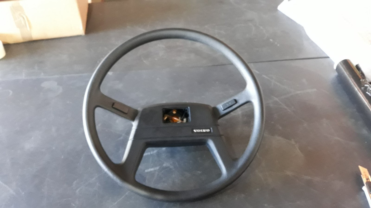 VOLVO STEERING WHEEL 1607359 - Volante per Camion: foto 1 VOLVO STEERING WHEEL 1607359 - Volante per Camion: foto 1