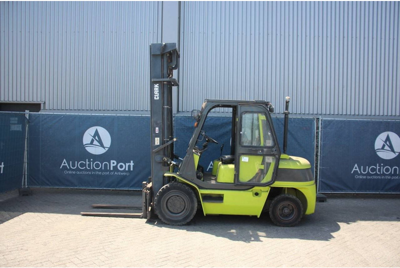 Clark CMP50SD - Carrello elevatore diesel: foto 2 Clark CMP50SD - Carrello elevatore diesel: foto 2