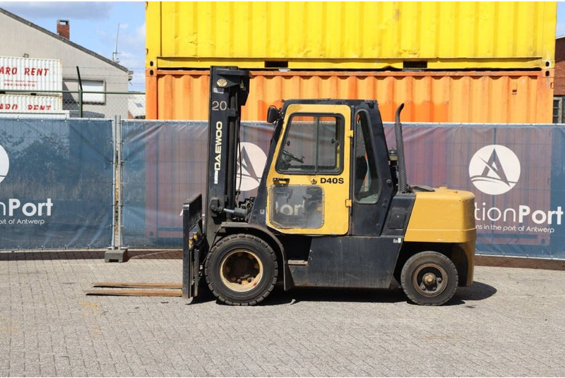 Daewoo D40S-2 - Carrello elevatore diesel: foto 2 Daewoo D40S-2 - Carrello elevatore diesel: foto 2