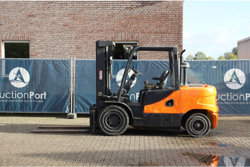 Doosan D45SC-5 - Carrello elevatore diesel: foto 2 Doosan D45SC-5 - Carrello elevatore diesel: foto 2