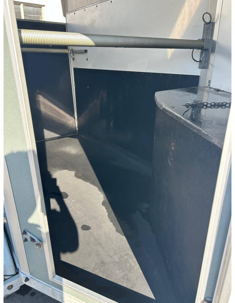 EDUARD VT-13 - Trailer trasporto cavalli: foto 4 EDUARD VT-13 - Trailer trasporto cavalli: foto 4