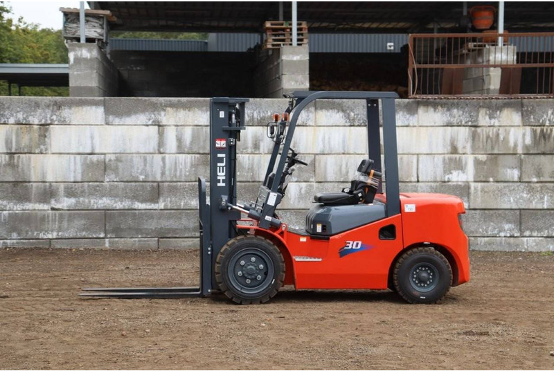 Heli CPCD30 - Carrello elevatore diesel: foto 1 Heli CPCD30 - Carrello elevatore diesel: foto 1