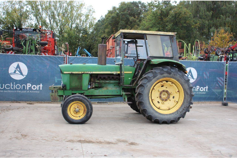 John Deere 3130 - Trattore: foto 1 John Deere 3130 - Trattore: foto 1