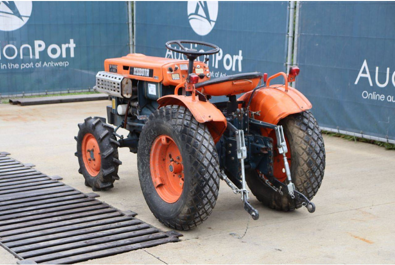 Kubota B7000 - Trattore: foto 4 Kubota B7000 - Trattore: foto 4
