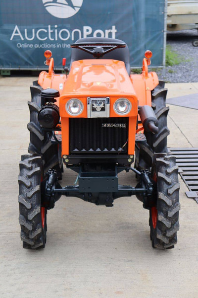 Trattore Kubota B7001DT: foto 8