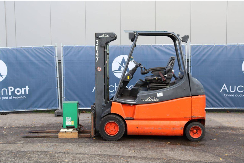 Linde E30/03/600 - Carrello elevatore elettrico: foto 2 Linde E30/03/600 - Carrello elevatore elettrico: foto 2