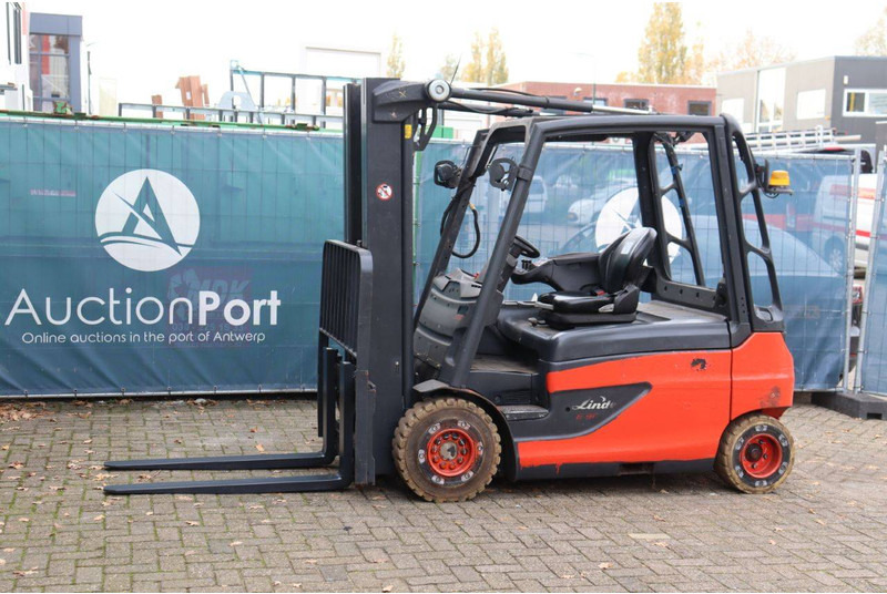 Linde E30 - Carrello elevatore elettrico: foto 1 Linde E30 - Carrello elevatore elettrico: foto 1