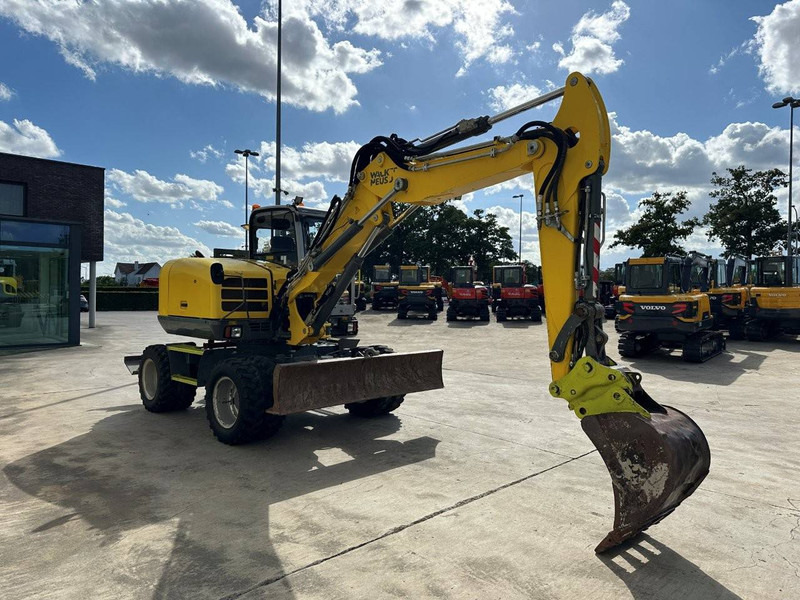 Neuson EW100 - Escavatore gommato: foto 3 Neuson EW100 - Escavatore gommato: foto 3
