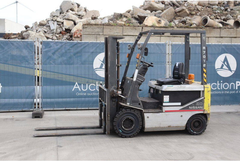 Nissan P1B2 - Carrello elevatore elettrico: foto 1 Nissan P1B2 - Carrello elevatore elettrico: foto 1