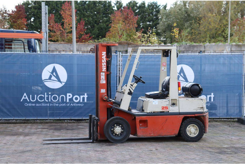 Nissan PH02A25U - Carrello elevatore a gas: foto 1 Nissan PH02A25U - Carrello elevatore a gas: foto 1