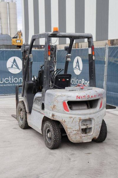 Nissan PL02 - Carrello elevatore a gas: foto 4 Nissan PL02 - Carrello elevatore a gas: foto 4