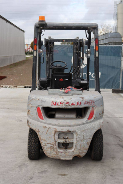 Nissan PL02 - Carrello elevatore a gas: foto 5 Nissan PL02 - Carrello elevatore a gas: foto 5