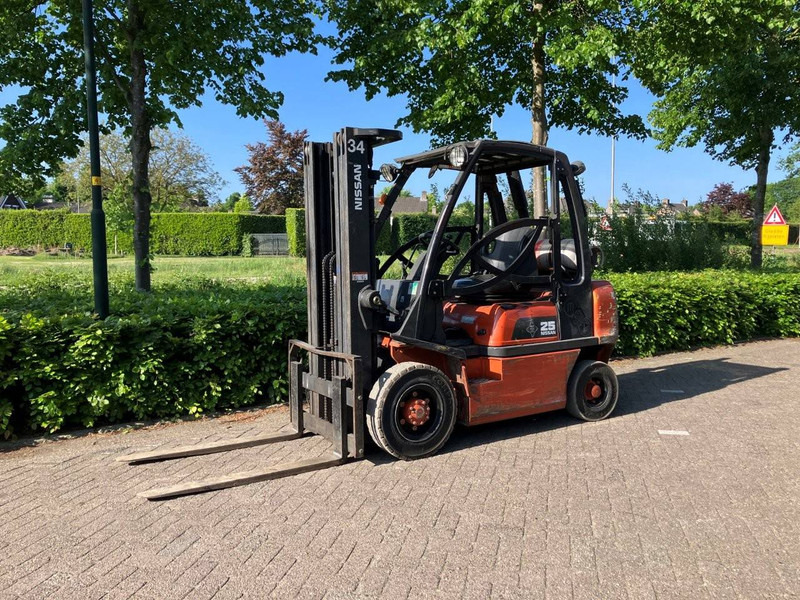 Nissan UD02A25PQ - Carrello elevatore a gas: foto 1 Nissan UD02A25PQ - Carrello elevatore a gas: foto 1