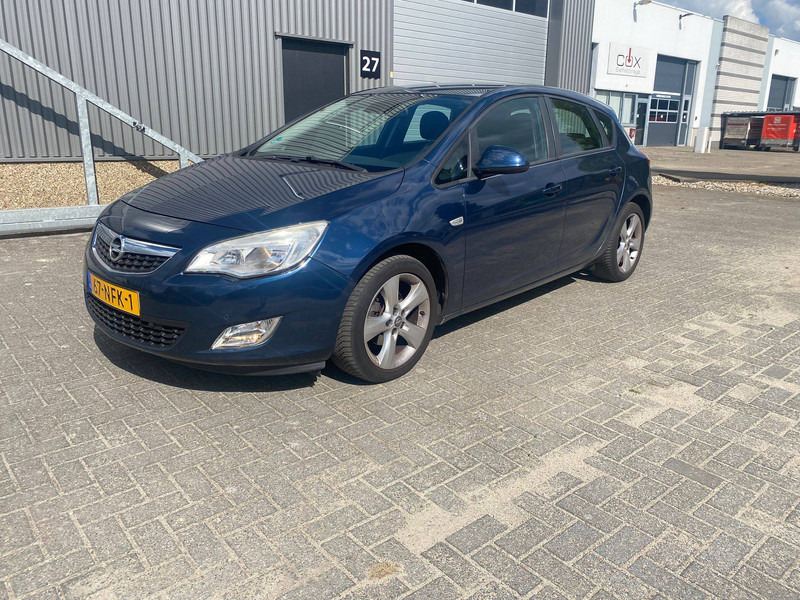 Opel Astra 1.6 - Berlina: foto 1 Opel Astra 1.6 - Berlina: foto 1