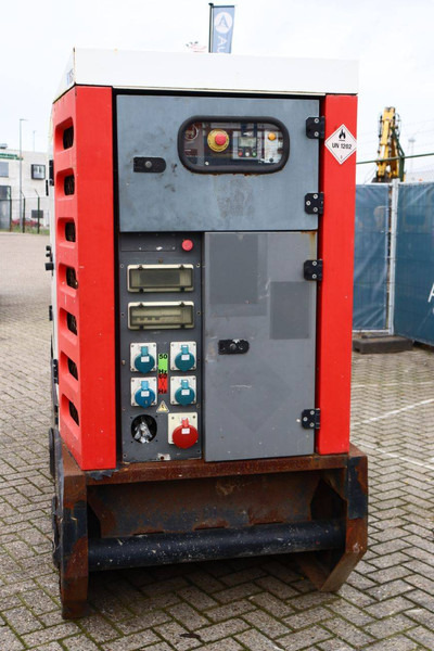 Gruppo elettrogeno SDMO R165: foto 15 Gruppo elettrogeno SDMO R165: foto 15