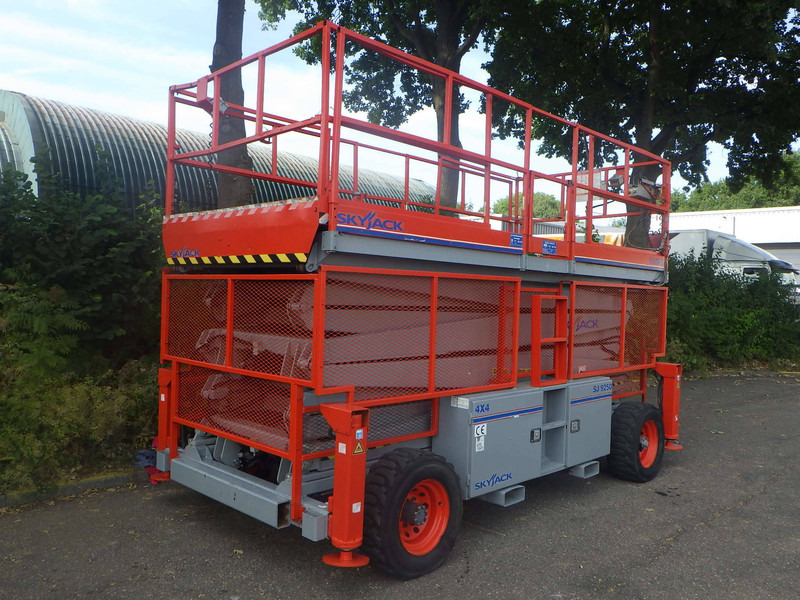 Skyjack SJ9250RT - Piattaforma a pantografo: foto 2 Skyjack SJ9250RT - Piattaforma a pantografo: foto 2