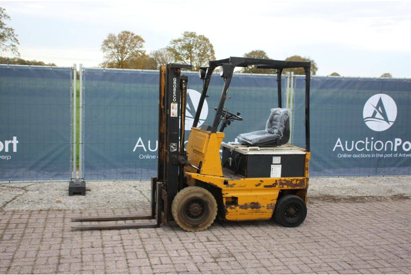 TCM - Carrello elevatore elettrico: foto 1 TCM - Carrello elevatore elettrico: foto 1