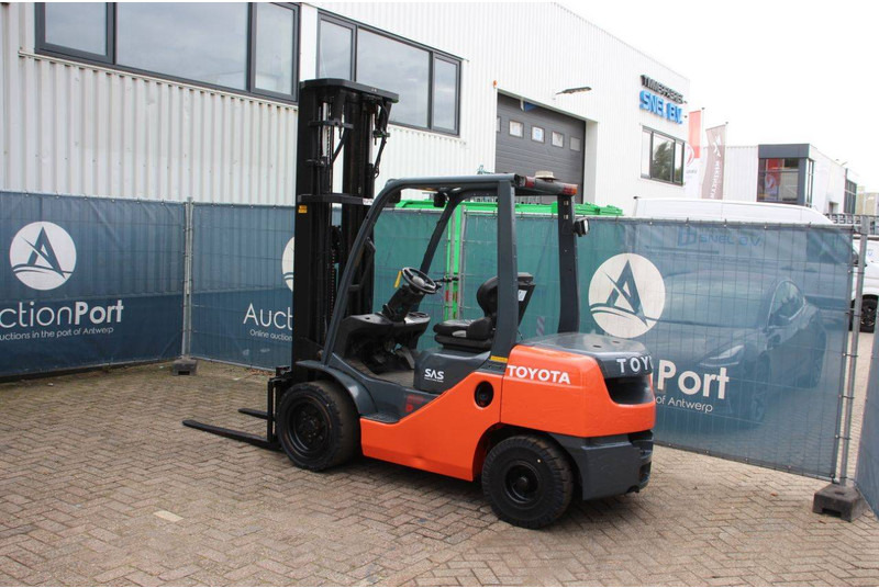 Toyota 02-8FDF30 - Carrello elevatore diesel: foto 3 Toyota 02-8FDF30 - Carrello elevatore diesel: foto 3