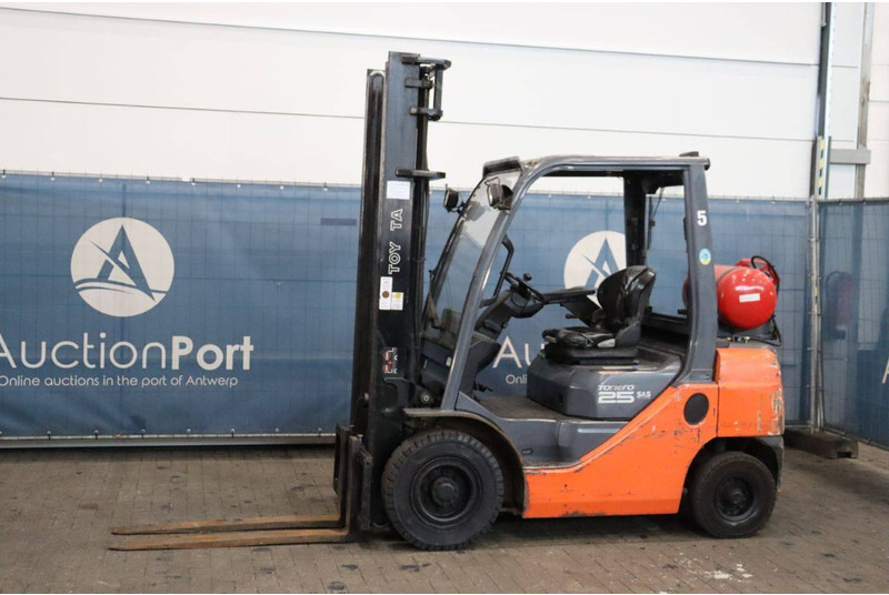 Toyota 02-8FGF25 - Carrello elevatore a gas: foto 1 Toyota 02-8FGF25 - Carrello elevatore a gas: foto 1