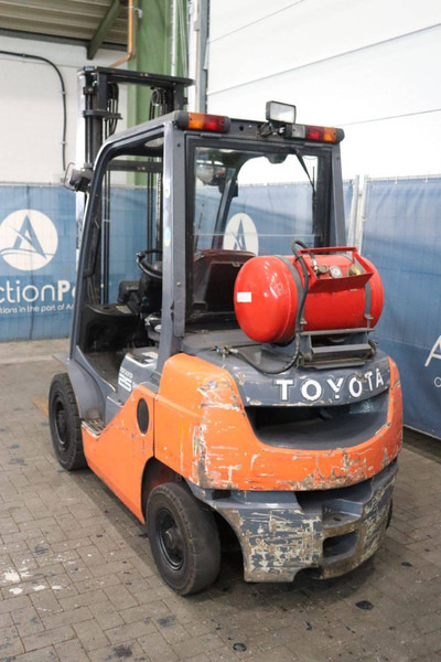 Toyota 02-8FGF25 - Carrello elevatore a gas: foto 4 Toyota 02-8FGF25 - Carrello elevatore a gas: foto 4