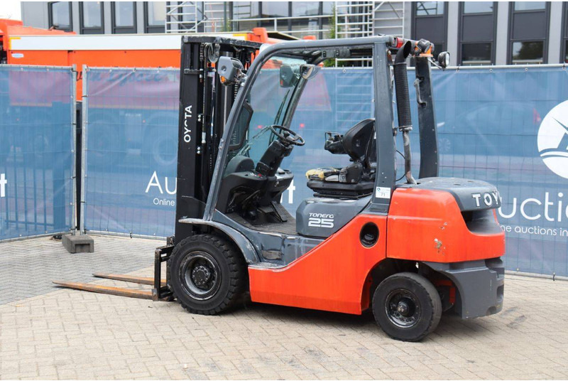 Toyota 06-8FD25F - Carrello elevatore diesel: foto 3 Toyota 06-8FD25F - Carrello elevatore diesel: foto 3