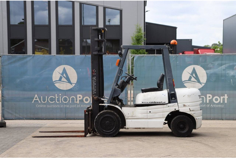 Toyota 62-6FDF30 - Carrello elevatore diesel: foto 2 Toyota 62-6FDF30 - Carrello elevatore diesel: foto 2