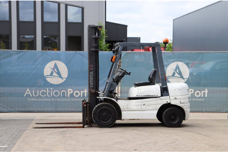 Toyota 62-6FDF30 - Carrello elevatore diesel: foto 1 Toyota 62-6FDF30 - Carrello elevatore diesel: foto 1