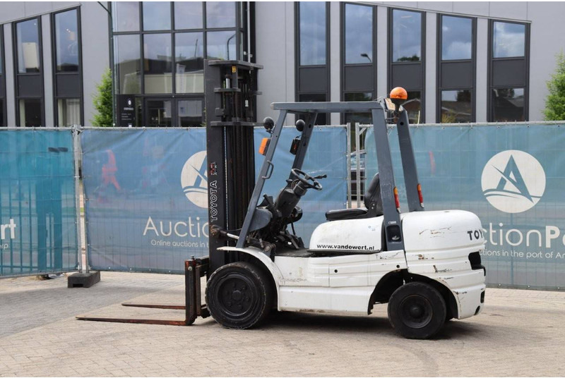 Toyota 62-6FDF30 - Carrello elevatore diesel: foto 3 Toyota 62-6FDF30 - Carrello elevatore diesel: foto 3