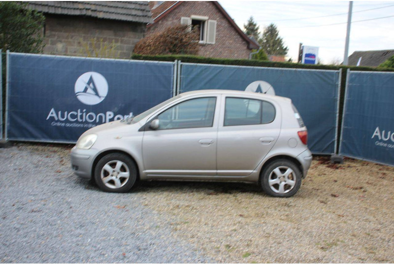 Toyota Yaris - Berlina: foto 2 Toyota Yaris - Berlina: foto 2