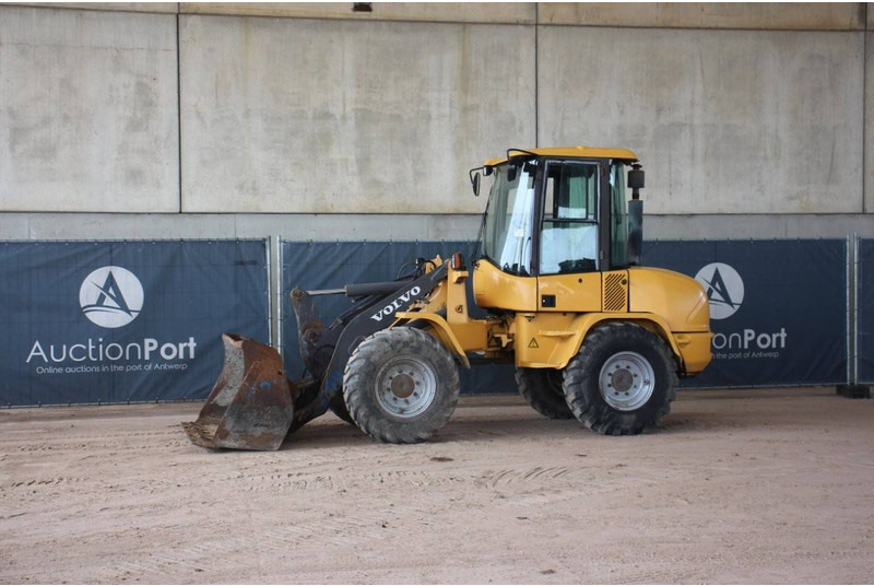 Volvo L30B-Z/X - Pala gommata: foto 1 Volvo L30B-Z/X - Pala gommata: foto 1