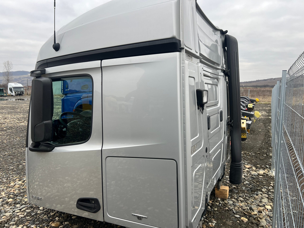 CABINA MERCEDES ACTROS MP4 STREAMSPACE 2.5 - Cabina per Camion: foto 4 CABINA MERCEDES ACTROS MP4 STREAMSPACE 2.5 - Cabina per Camion: foto 4