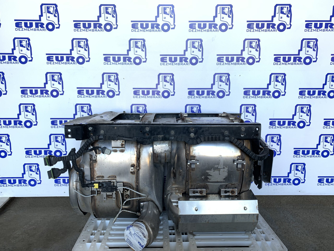 CATALIZATOR DAF XF106 E6 1940705 - Convertitore catalitico per Camion: foto 1 CATALIZATOR DAF XF106 E6 1940705 - Convertitore catalitico per Camion: foto 1