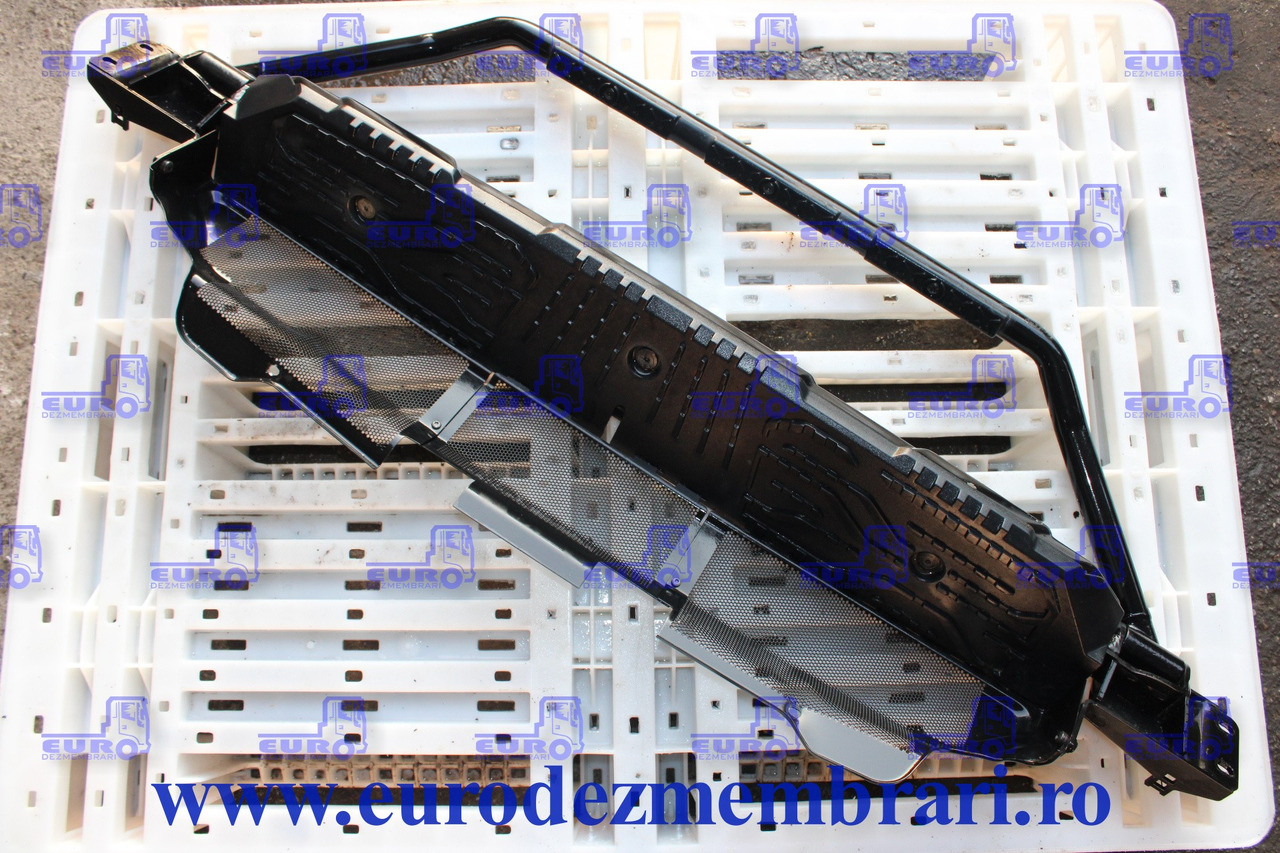 SCARA FRONTALA MAN TGS TG3 81.41610.5807, 81.41610.5788, 81.41614.0361 - Paraurto per Camion: foto 1 SCARA FRONTALA MAN TGS TG3 81.41610.5807, 81.41610.5788, 81.41614.0361 - Paraurto per Camion: foto 1