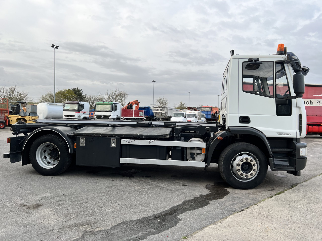 Autocarro telaio IVECO 300 EN CHASIS: foto 9