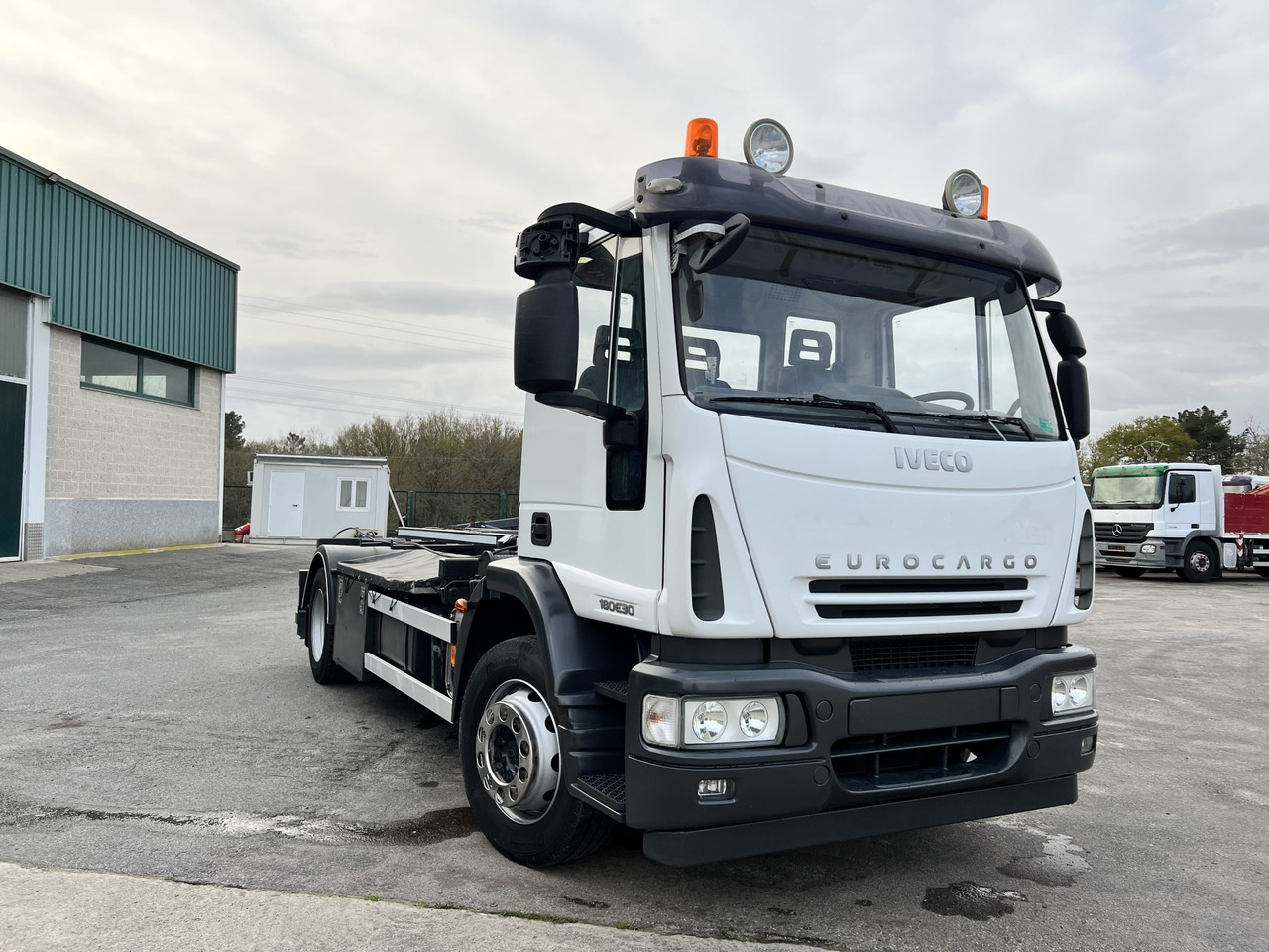 Autocarro telaio IVECO 300 EN CHASIS: foto 8